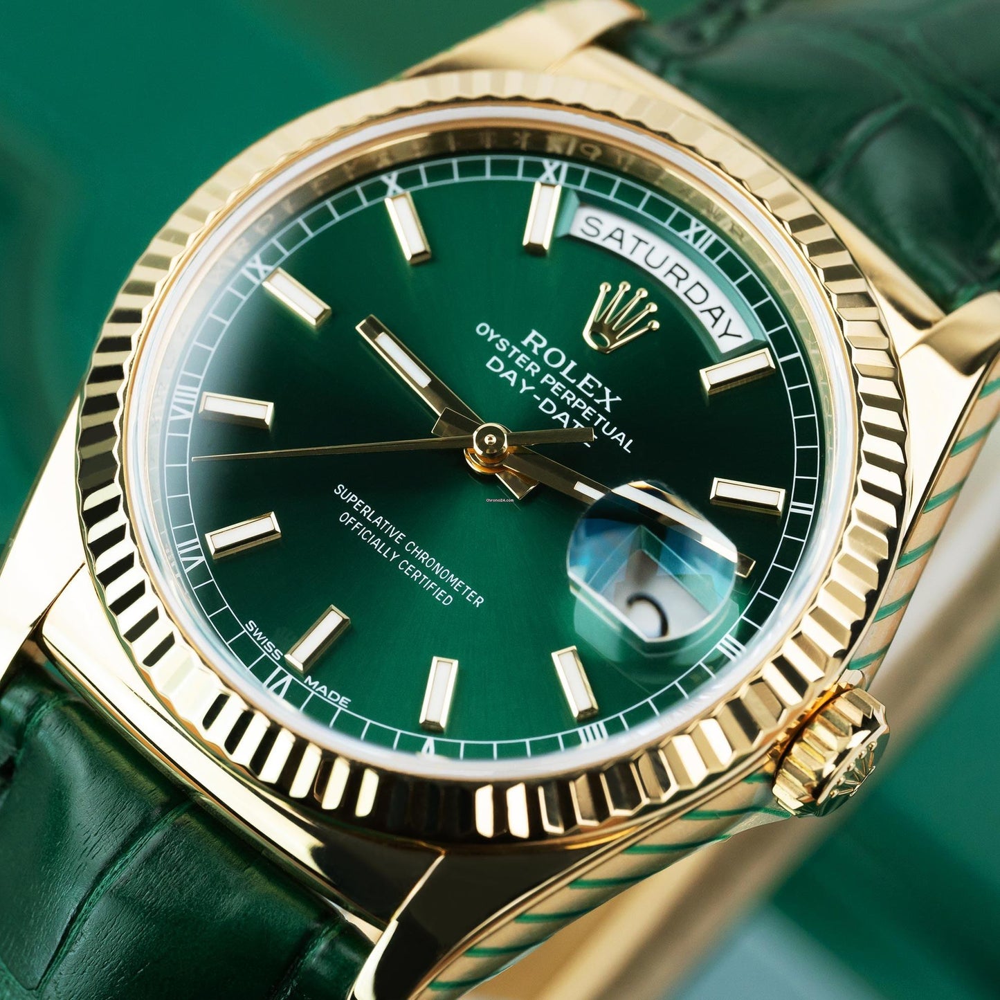 Exclusive 36mm Gold Timepiece Green Dial Elegance Serviced 2025 Collector’s Choice